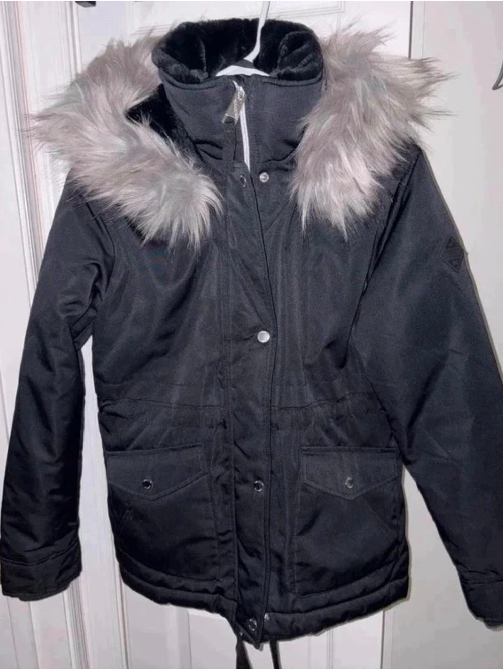 Hollister Black Winter Puffer Jacket with Gray Faux-Fur Hood Trim